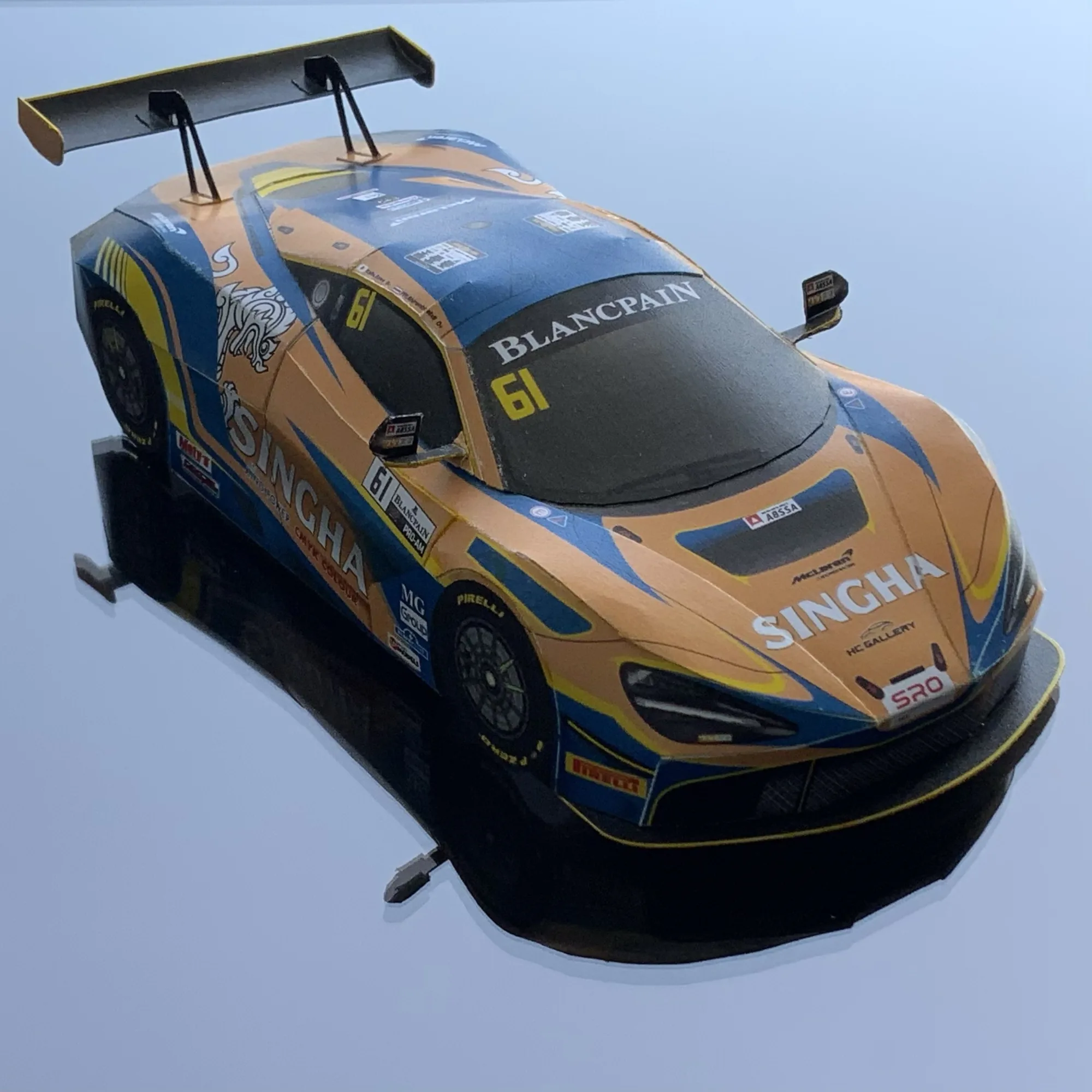 レーシングカーのペーパークラフト